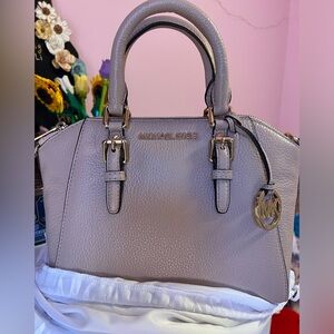 Michael Kors Medium Size Ciara Purse in Ballet color - Leather material